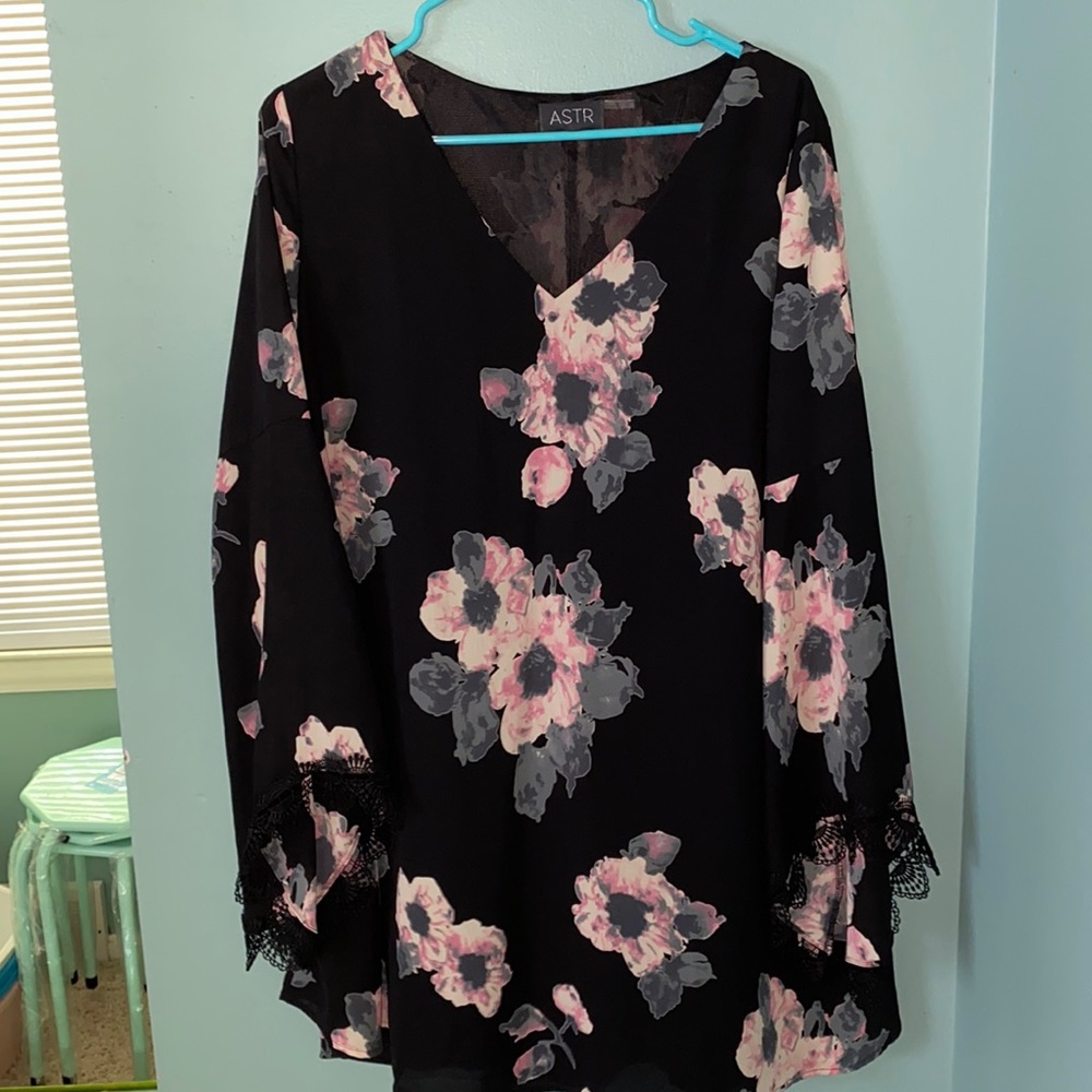 ASTR DRESS - Picture 3 of 7